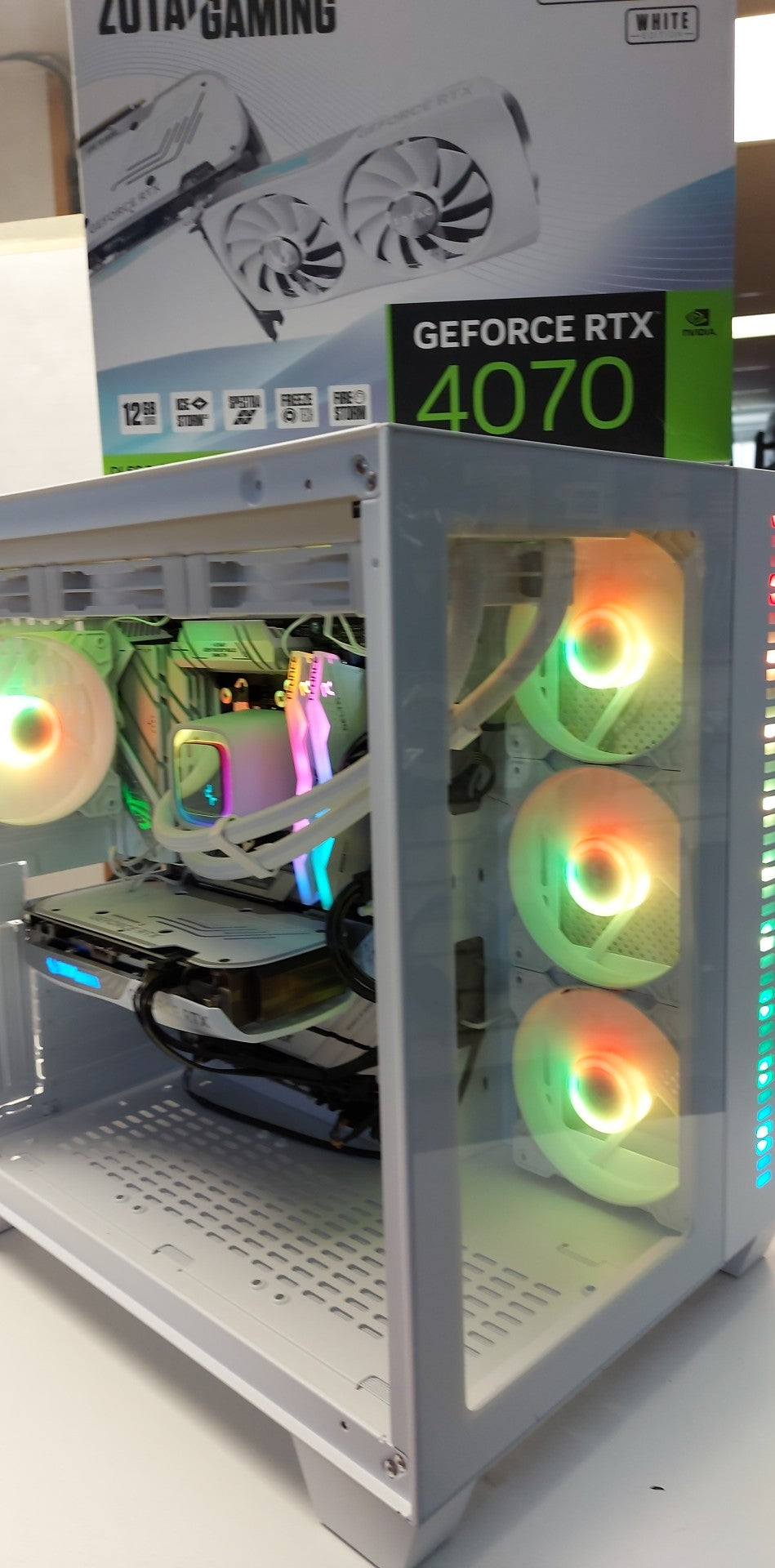 [NEUF] PC Gaming AMD RYZEN 5 7500F 3,70GHz 32GB DDR5 5200MHz NVMe 2TB Zotac GeForce RTX4070 12GB