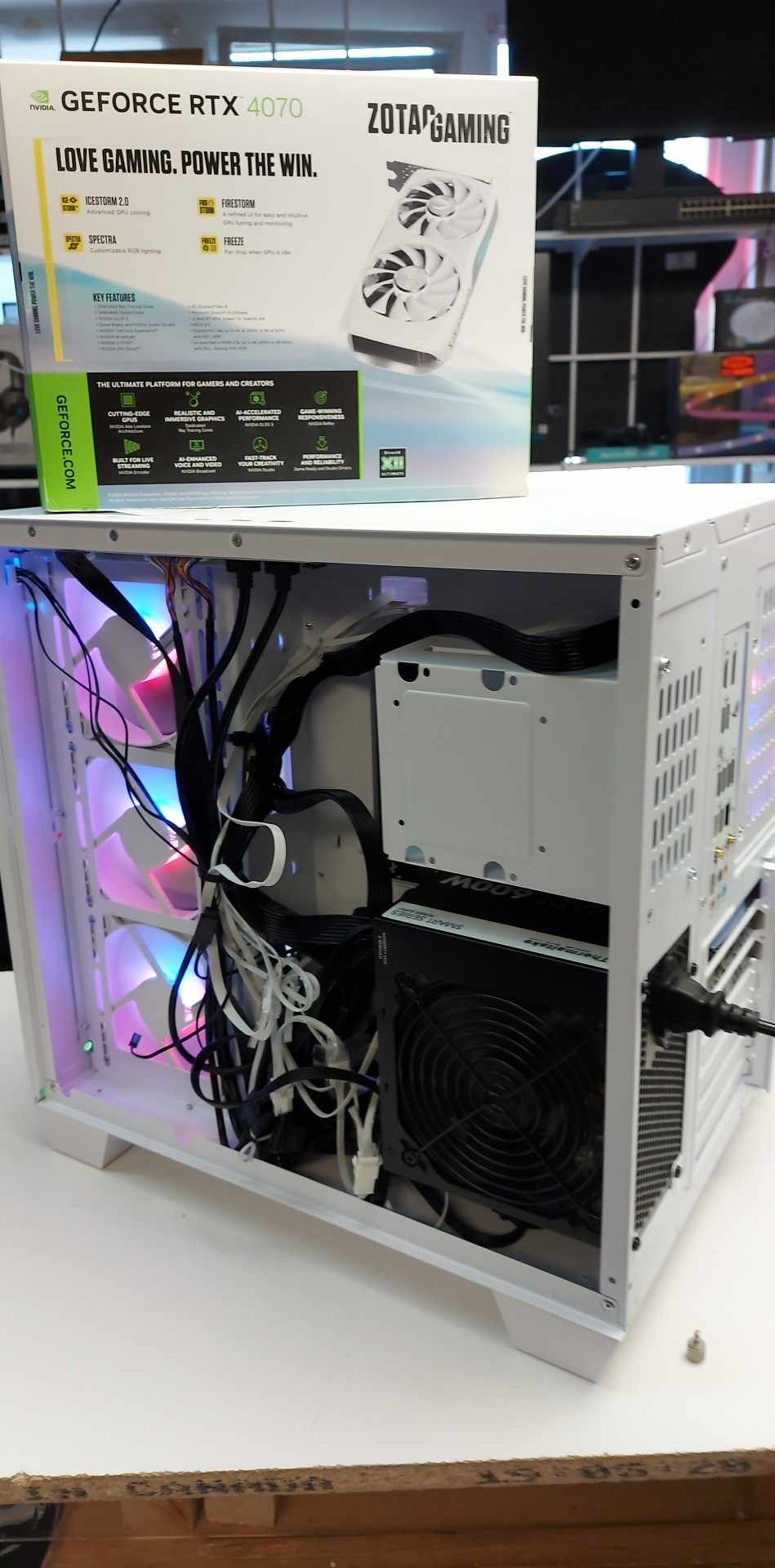 [NEUF] PC Gaming AMD RYZEN 5 7500F 3,70GHz 32GB DDR5 5200MHz NVMe 2TB Zotac GeForce RTX4070 12GB